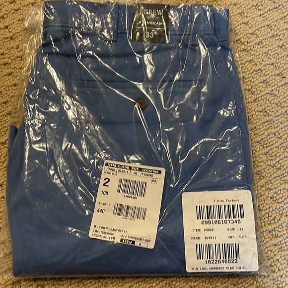 9" Gramercy flex khaki short NWT 33” - Picture 4 of 5